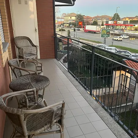 Spazioso Su Due Piani Appartement Leinì