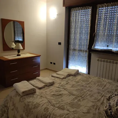 Spazioso Su Due Piani 아파트 *