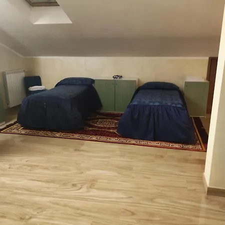 Spazioso Su Due Piani דירה
