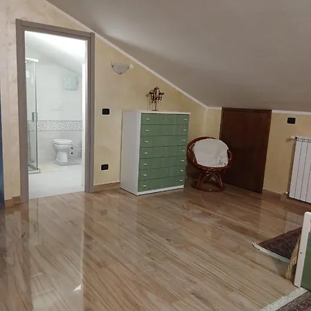 Spazioso Su Due Piani Appartement