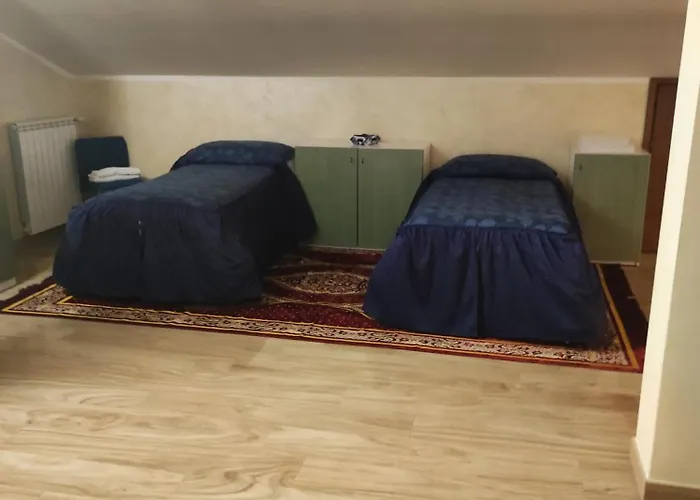 Spazioso Su Due Piani דירה
